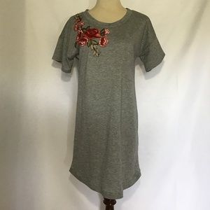 ⬇️Potters Pot Womans Floral Embroidery Shift Dress